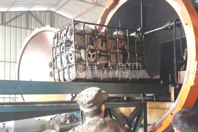 真空油淬炉进料