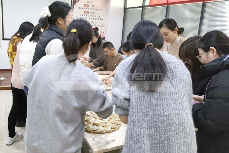冬至包饺子