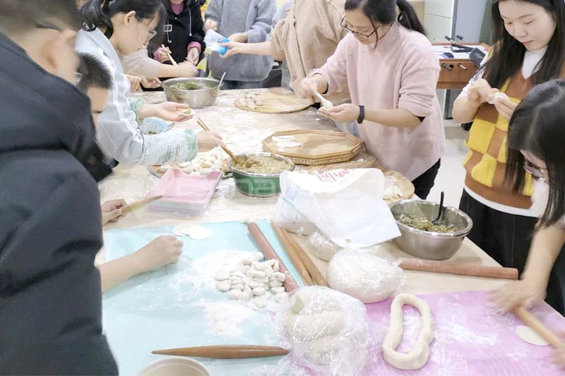 一起包饺子