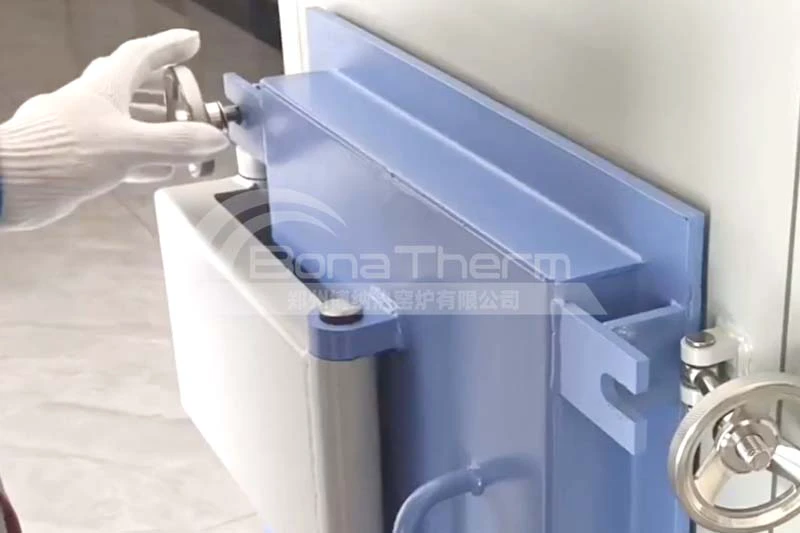 气氛炉炉门